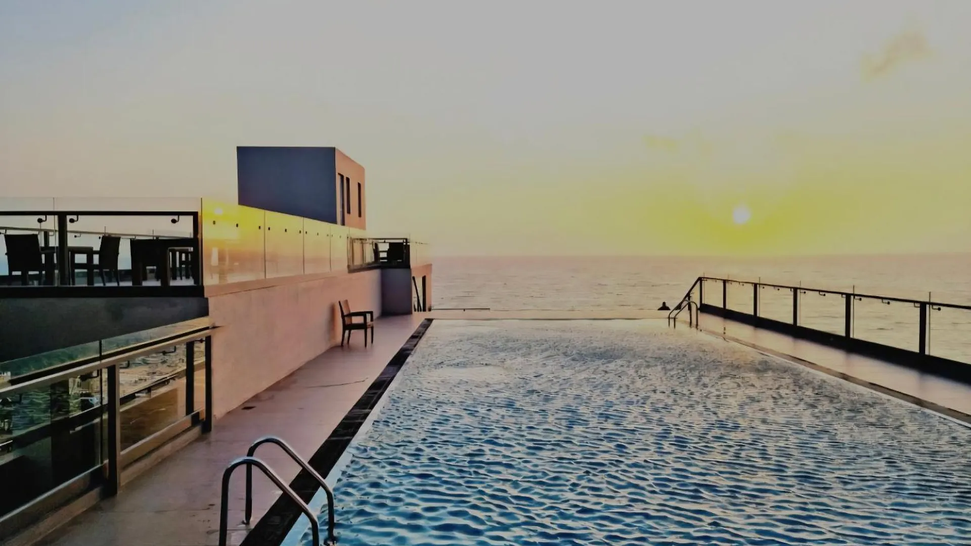 Ocean Breeze Residences 尼甘布